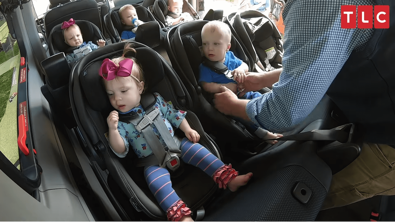 The Waldrop sextuplets prepare for a vacation on an episode of 'Sweet Home Sextuplets' on TLC.
