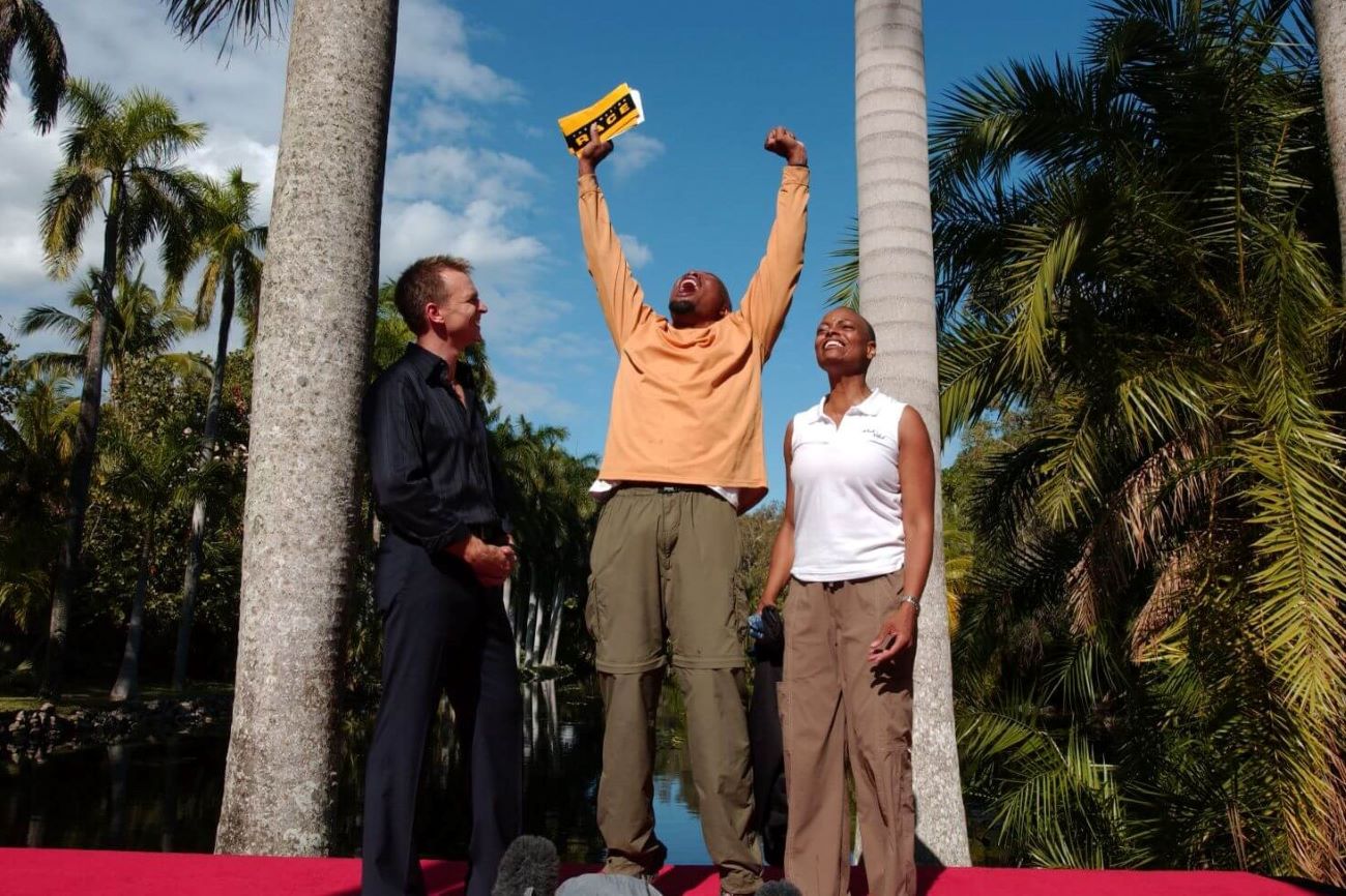 Host Phil Keoghan crowns Uchenna and Joyce Agu the winners of 'The Amazing Race' Season 7 at the finish line.