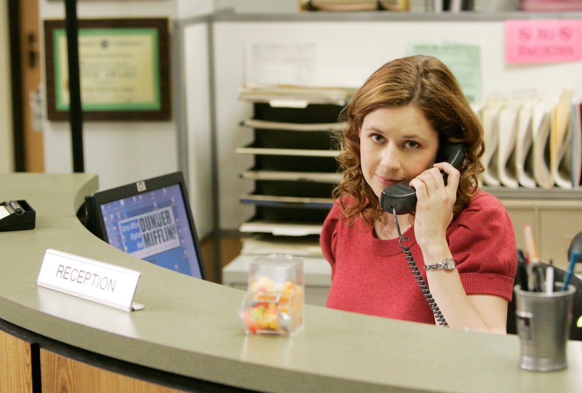 'The Office': Pam (Jenna Fischer) answers the phone at Dunder Mifflin