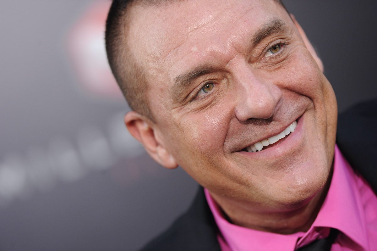Close up of the late actor Tom Sizemore wearing a pink shirt