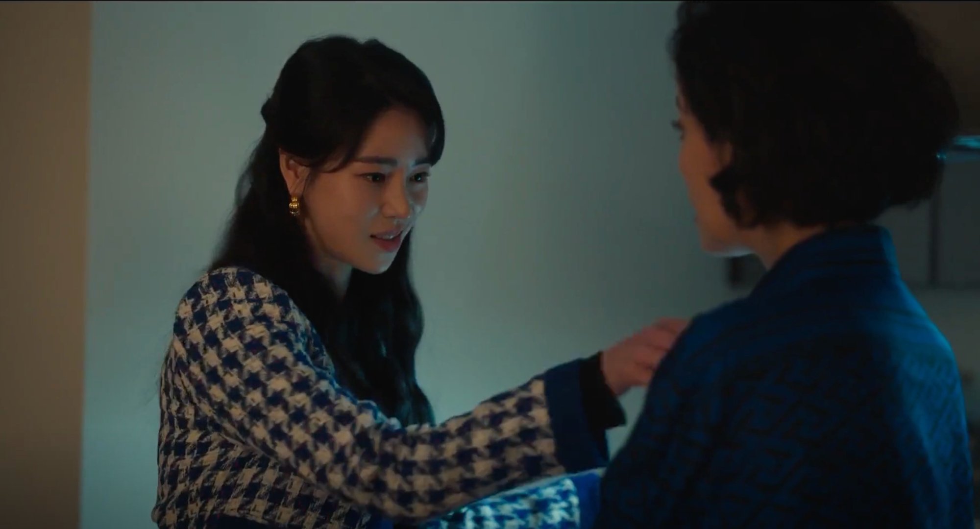 Yeon-jin and Hye-jeong during NSFW scene in 'The Glory' Part 2.