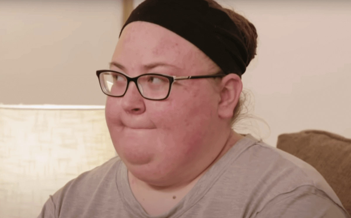 Chris Combs's wife Brittany, who is usually wearing a headband in episodes of '1000-Lb. Sisters'