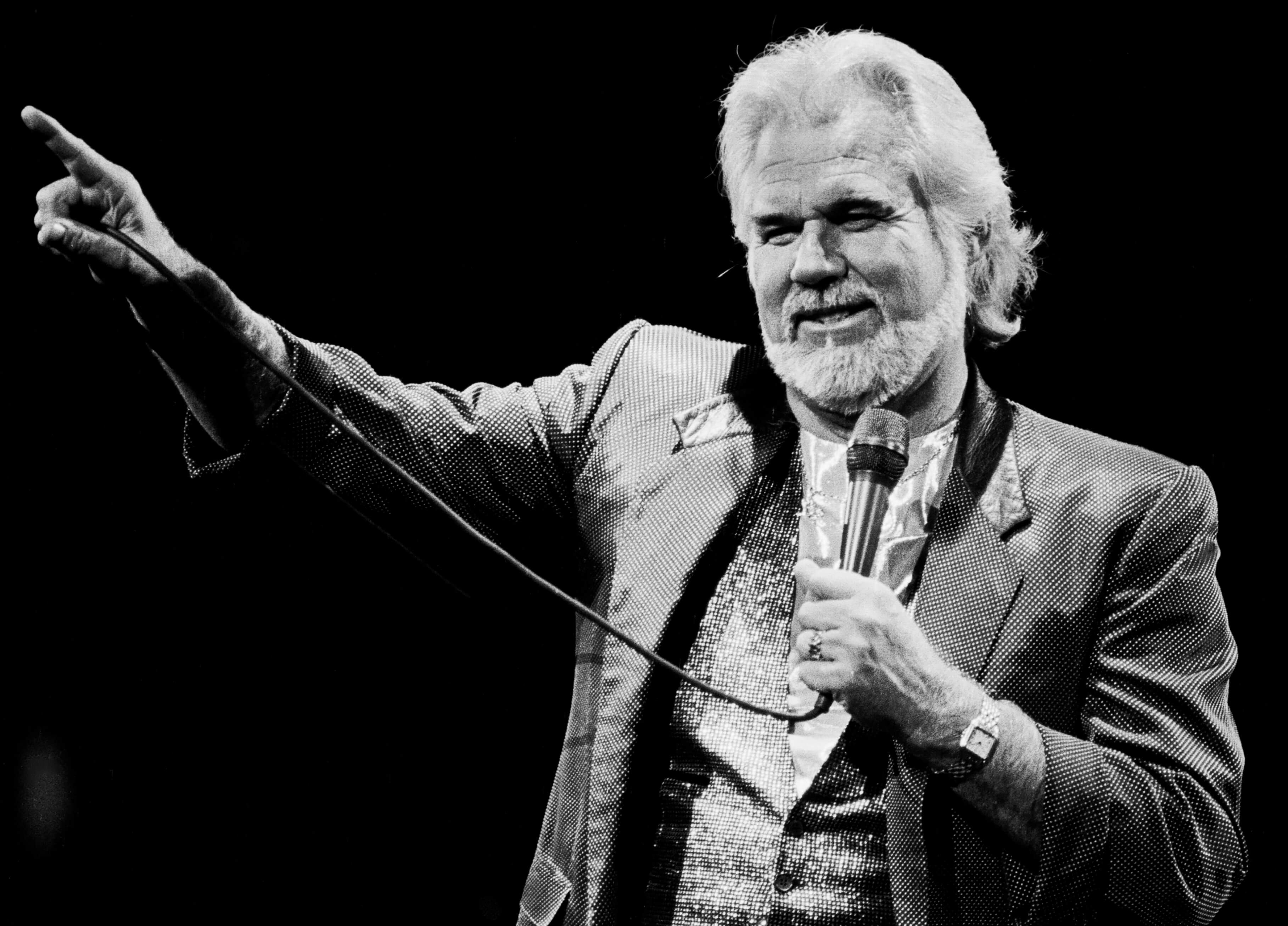 Kenny Rogers raising his arm