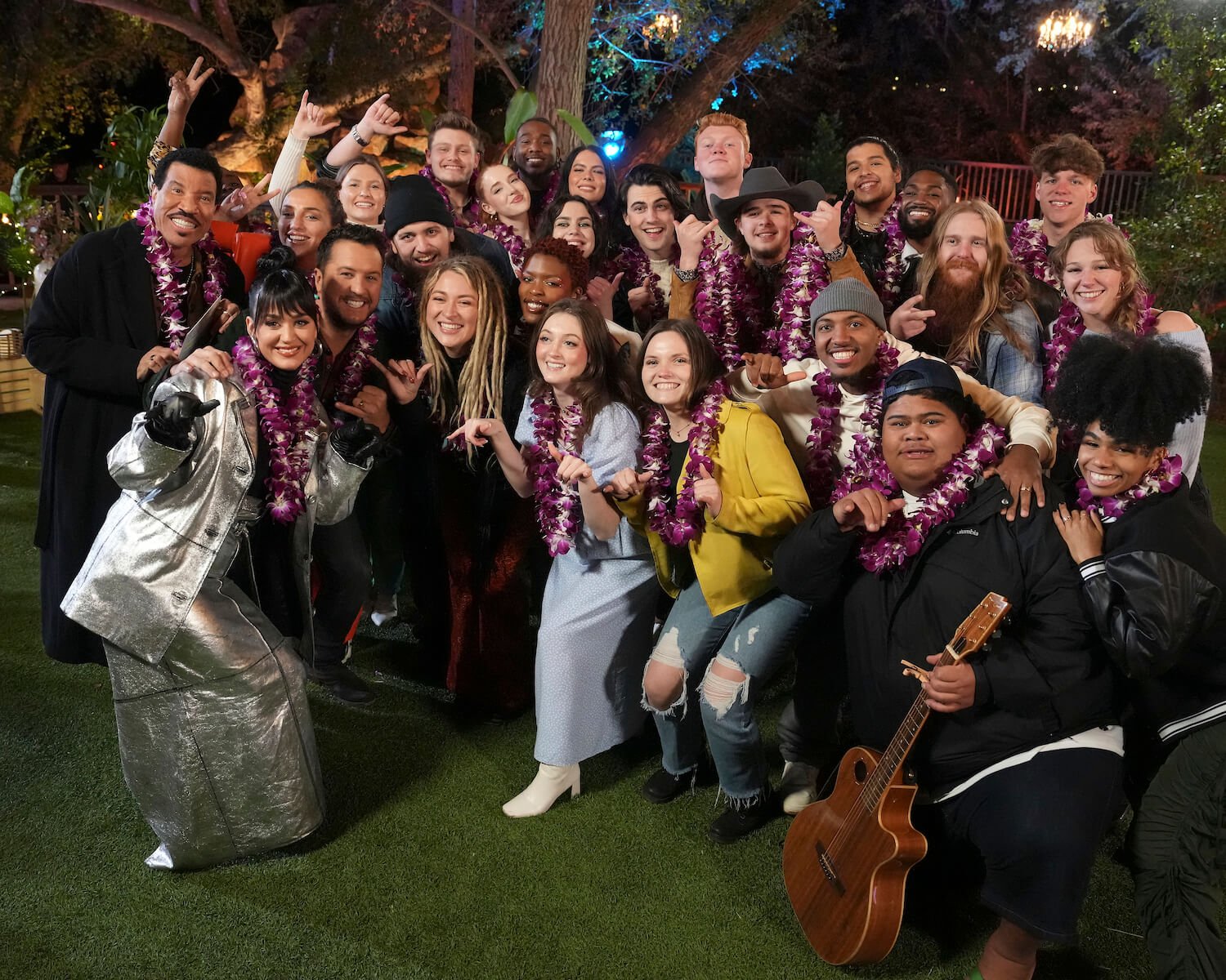 'American Idol' 2023 cast members in the top 26 smiling together and posing. 'American Idol' 2023 spoilers note the top 20 move on from Hawaii.