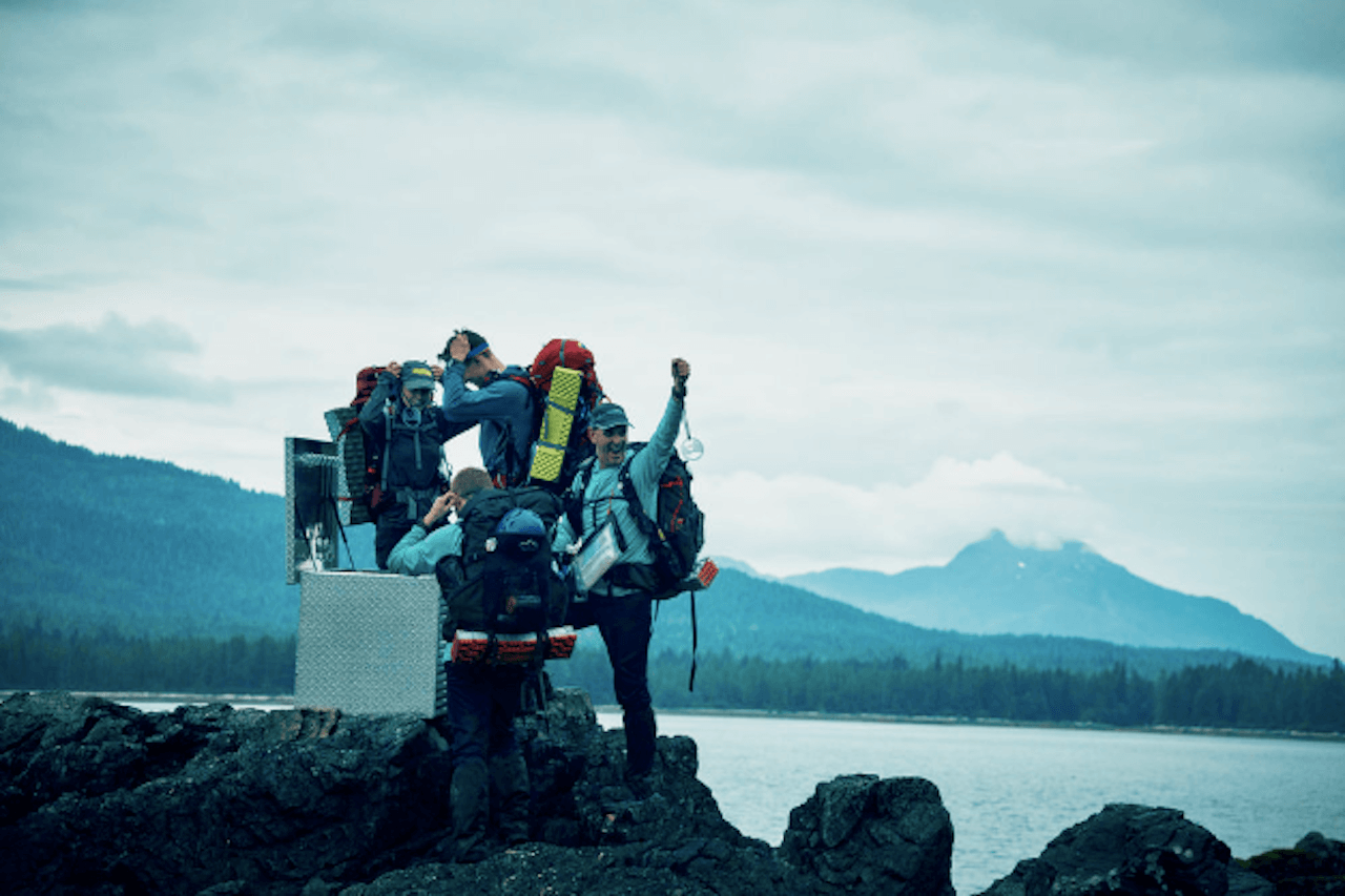 Bella Crane, Cason Crane, Jeff Leininger stand around the end crate on 'Race to Survive Alaska'.