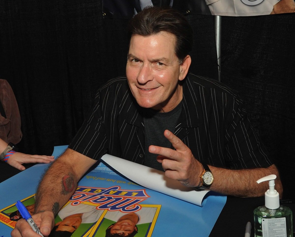 Charlie Sheen, who didn't like 'Major League II' smiles for photo at New Jersey Horror Con
