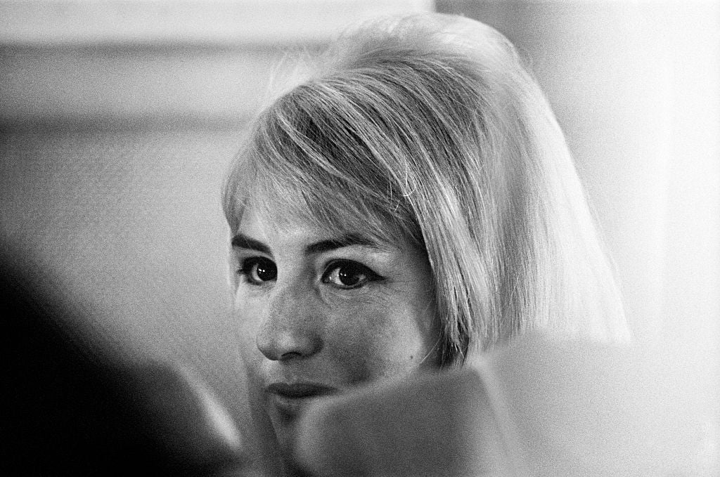 Cynthia Lennon up-close in black and white.