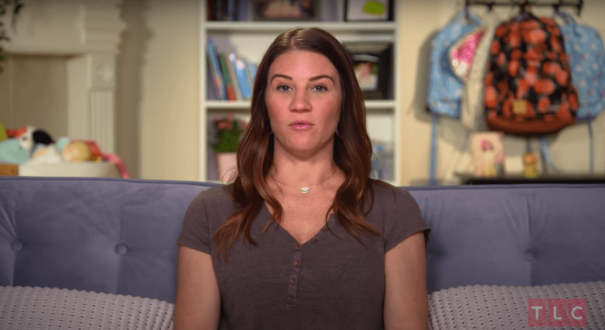Danielle Busby of 'OutDaughtered' on TLC wearing a gray t-shirt
