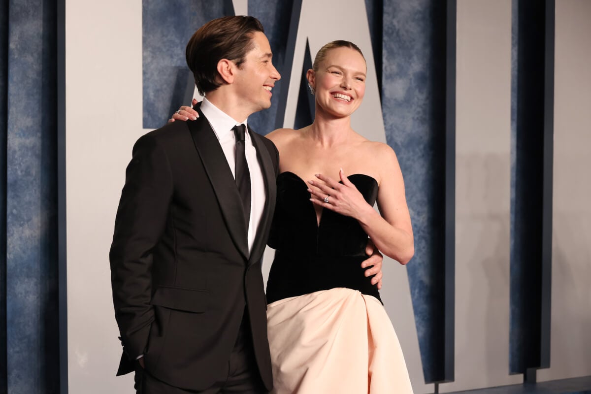 Justin Long and Kate Bosworth attend the 2023 Vanity Fair Oscar Party Hosted By Radhika Jones at Wallis Annenberg Center for the Performing Arts on March 12, 2023 in Beverly Hills, California