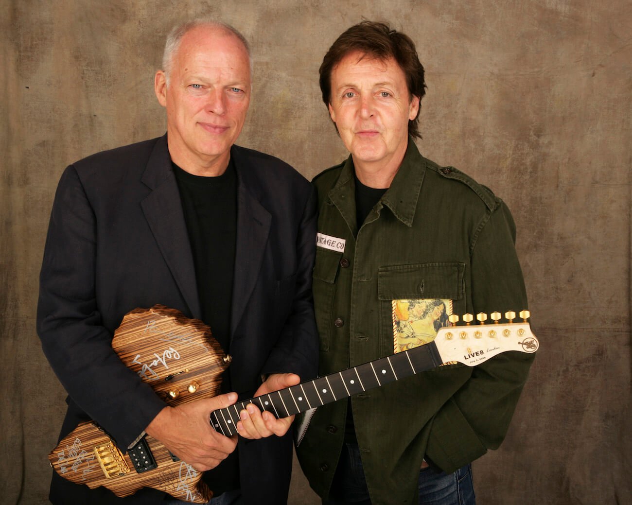 Paul McCartney and David Gilmour posing for Live 8 London in 2005.