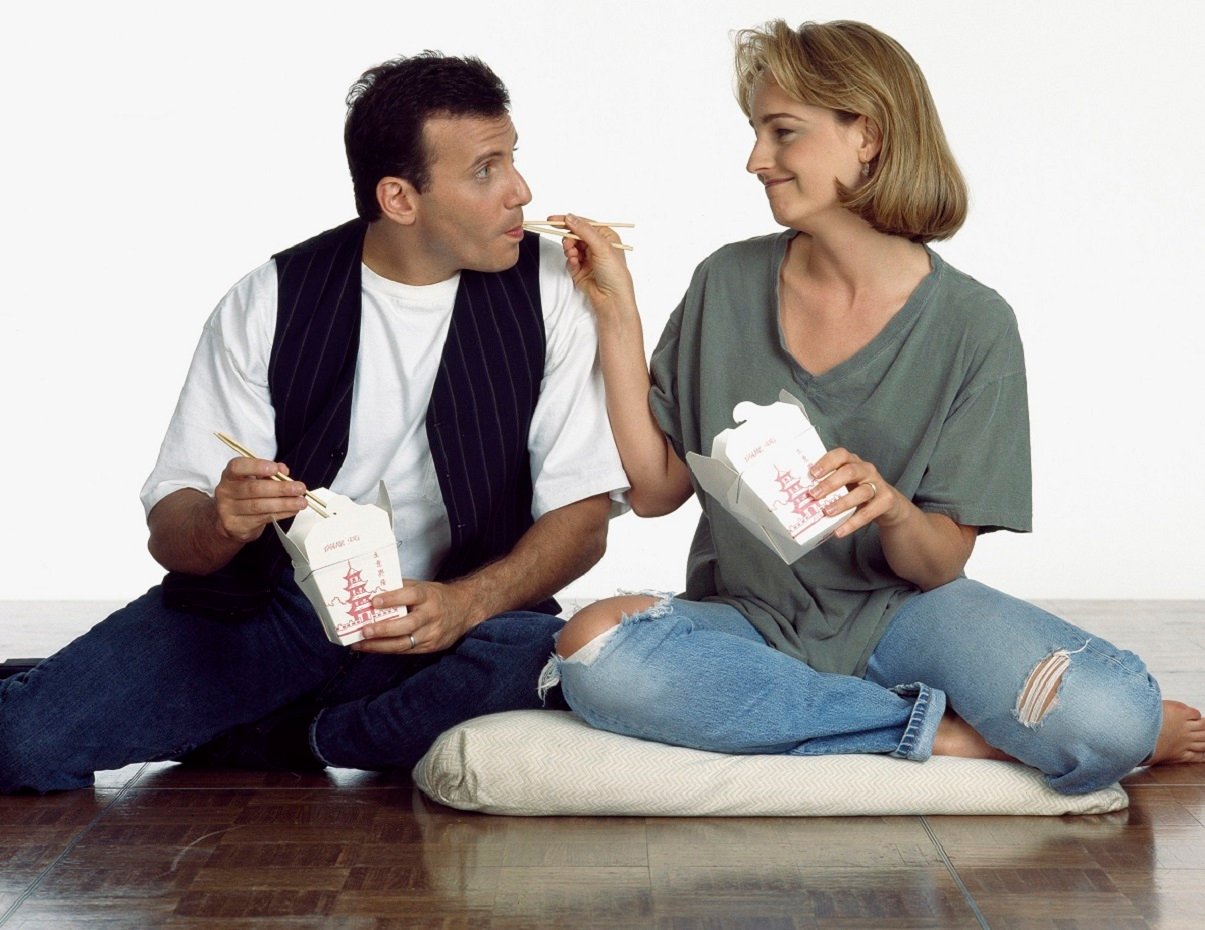 Paul Buchman and Jamie Buchman in a promotional photo for 'Mad About You'. It took Paul and Jamie Buchman several seasons ot have a baby.