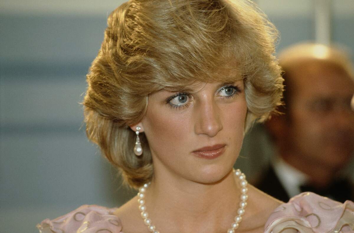 Princess Diana greeted properly