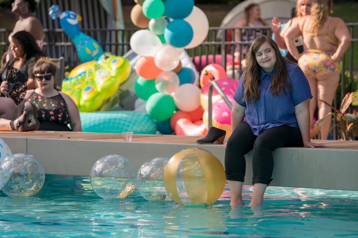 'Shrill' actor Aidy Bryant as Annie Easton sitting by a pool