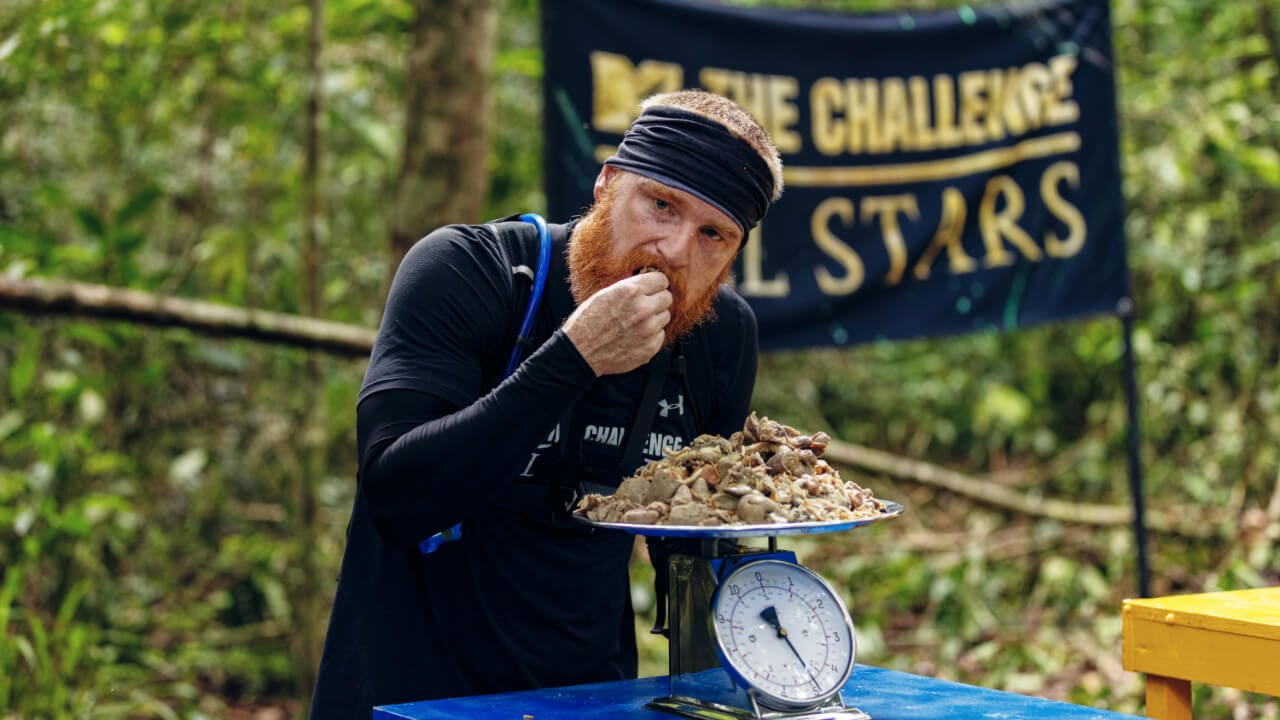 Wes Bergmann eating during 'The Challenge: All Stars 3'