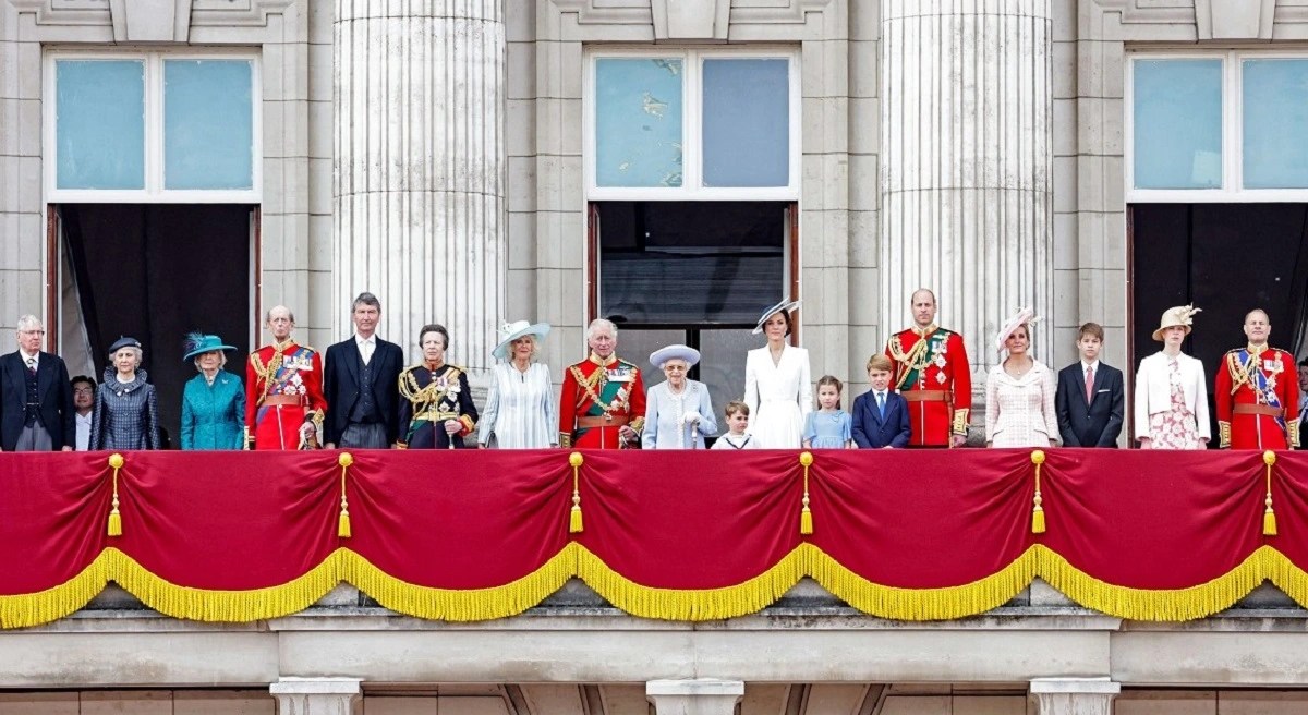 The Duke and Duchess of Gloucester, Prince Alexandria, the Duke of Kent, now-King Charles, Queen Elizabeth II, Prince William, and other members of the royal family on the Buckingham Palace balcony