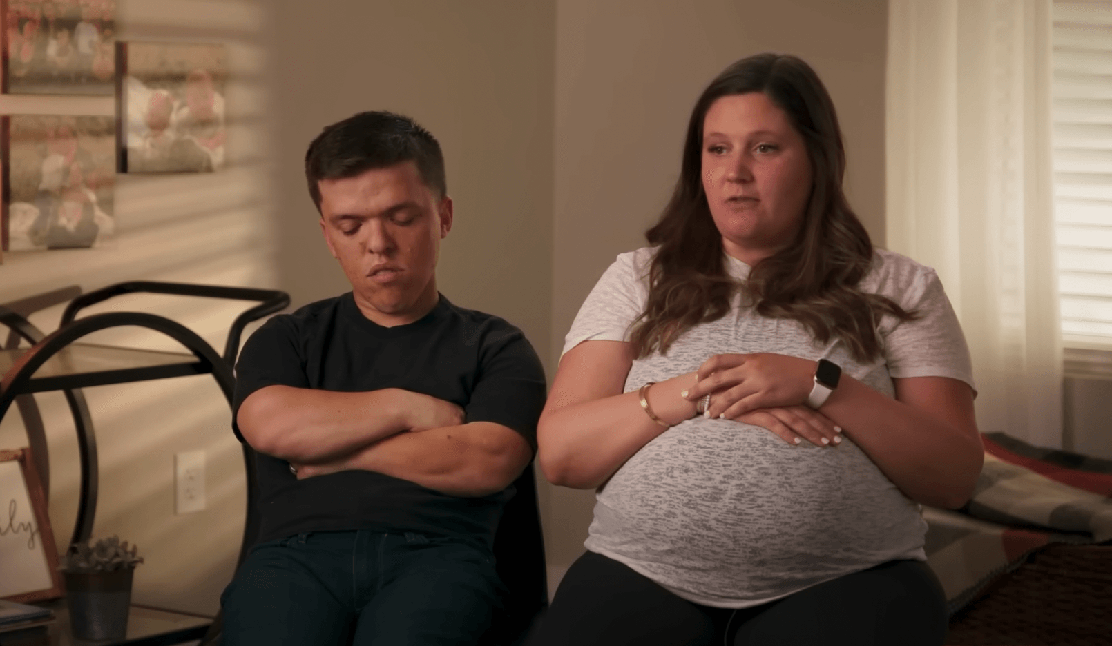 Zach and Tori Roloff from 'Little People, Big World' sitting next to each other