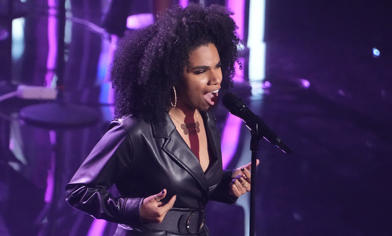 We Ani performs in the Showstoppers on American Idol Season 21 Episode 9