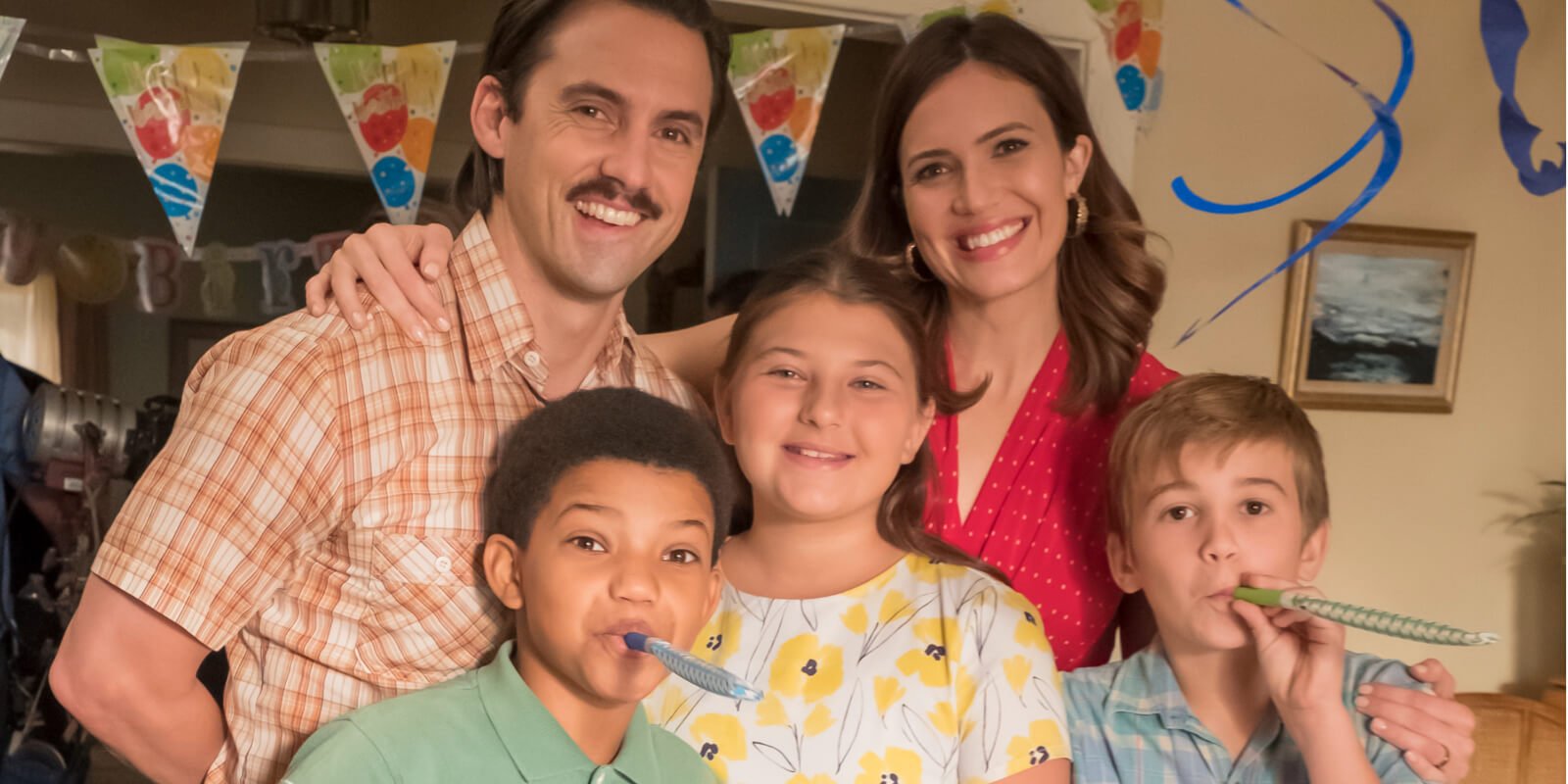 Mandy Moore and Milo Ventimiglia pose on the This Is Us set alongside Lonnie Chavis as Randall, Mackenzie Hancsicsak as Kate, and Parker Bates as Kevin.