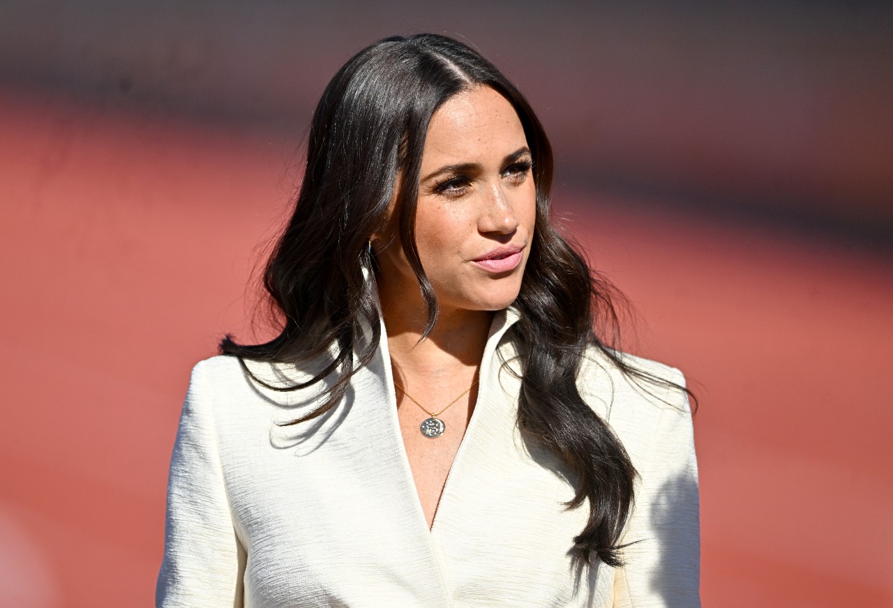 Meghan Markle wears a white outfit.