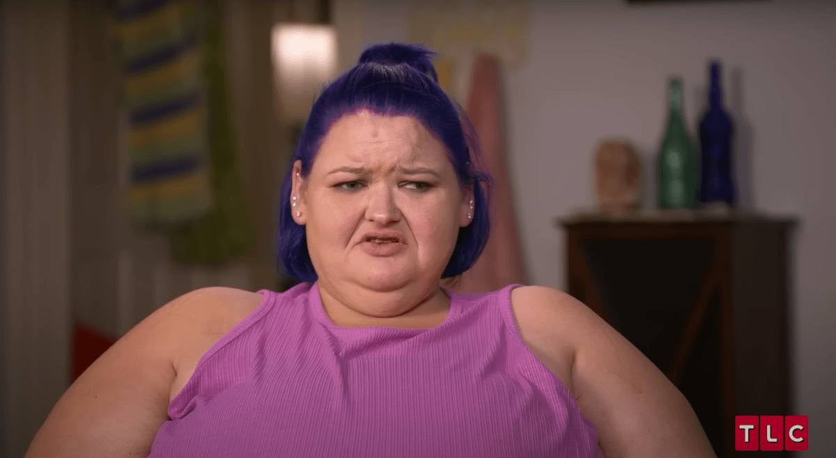 Amy Slaton from '1000-lb Sisters' wearing a sleeveless pink top