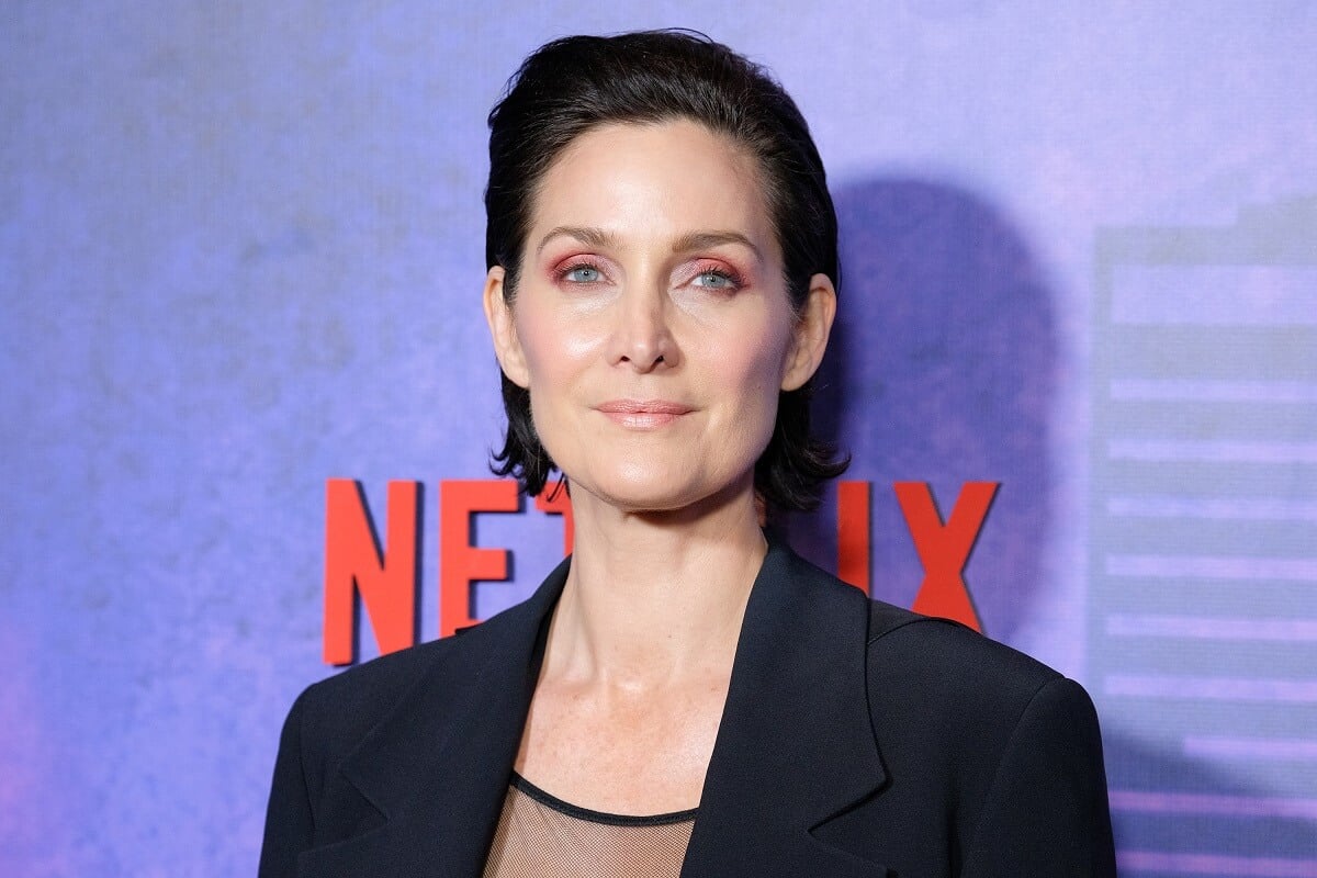 Carrie-Anne Moss posing at the New York premiere of 'Jessica Jones'.