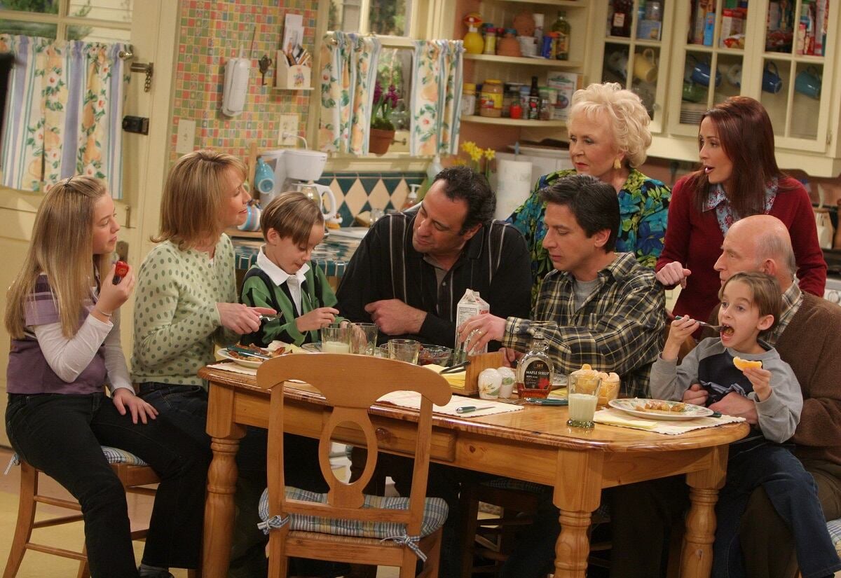 The cast of 'Everybody Loves Raymond' sits around the Barone family's table during the series finale