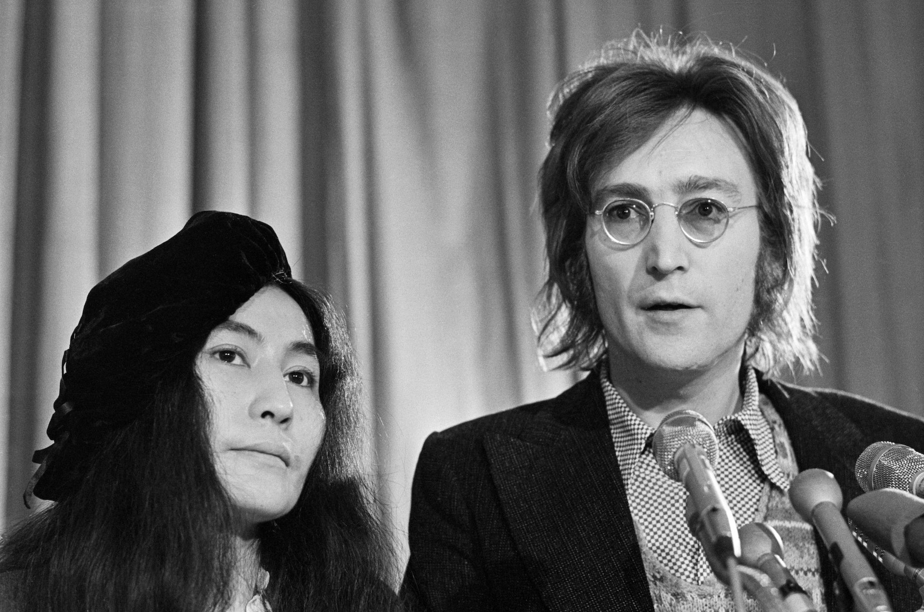 Yoko Ono and John Lennon at a press conference in Washington, DC