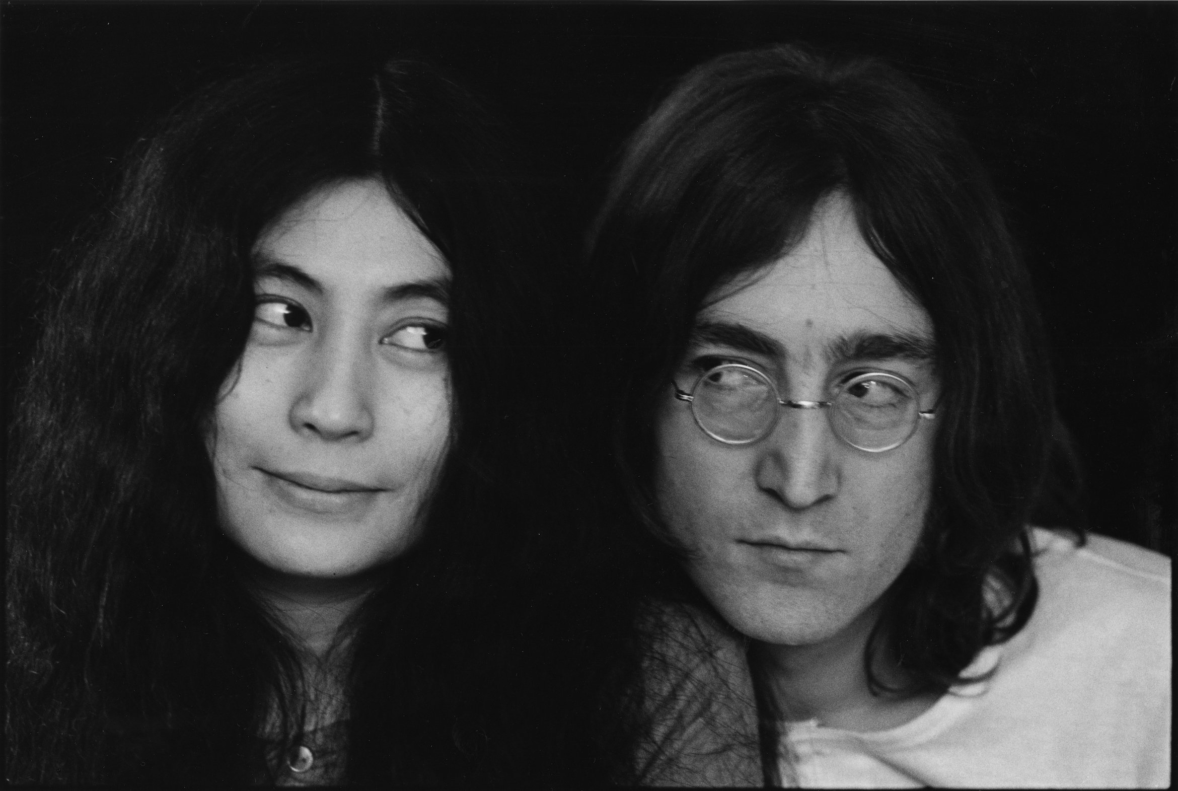 Yoko Ono and John Lennon pose for a photo