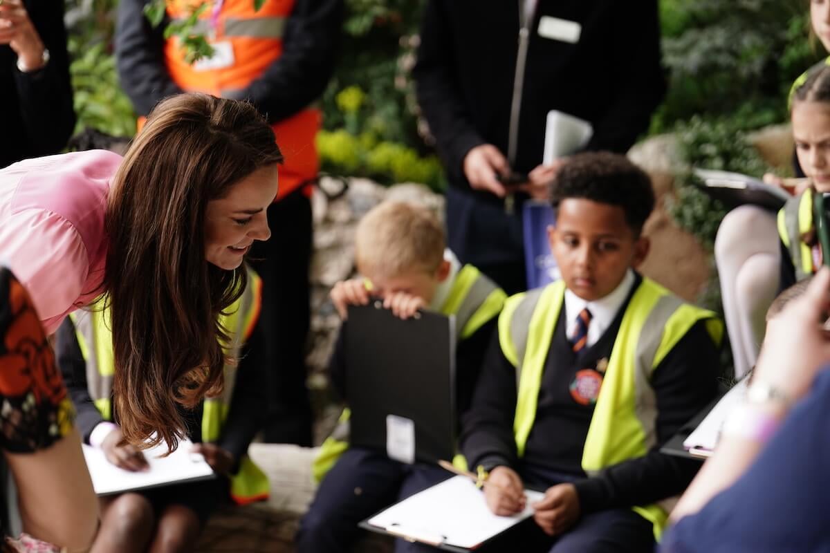 Kate Middleton, who replied to children with six words after being asked for an autograph at the 2023 Chelsea Flower Show, visits with students