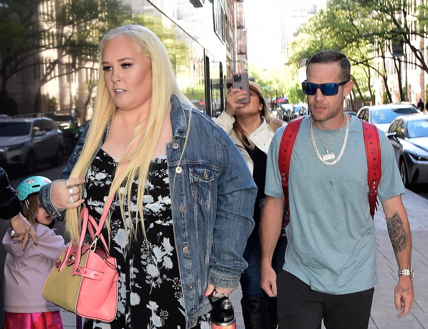 Mama June Shannon and Justin Stroud walk down the street