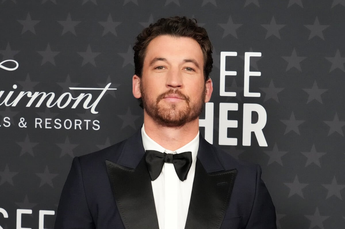 Miles Teller taking a picture at the Critics Choice Awards.