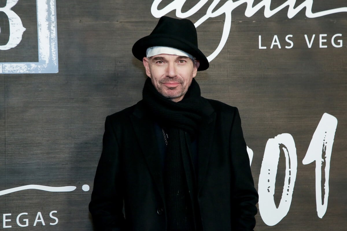 Billy Bob Thornton posing while wearing a black coat and hat at the Paramount+ and 101 Studios world premiere of '1883'.