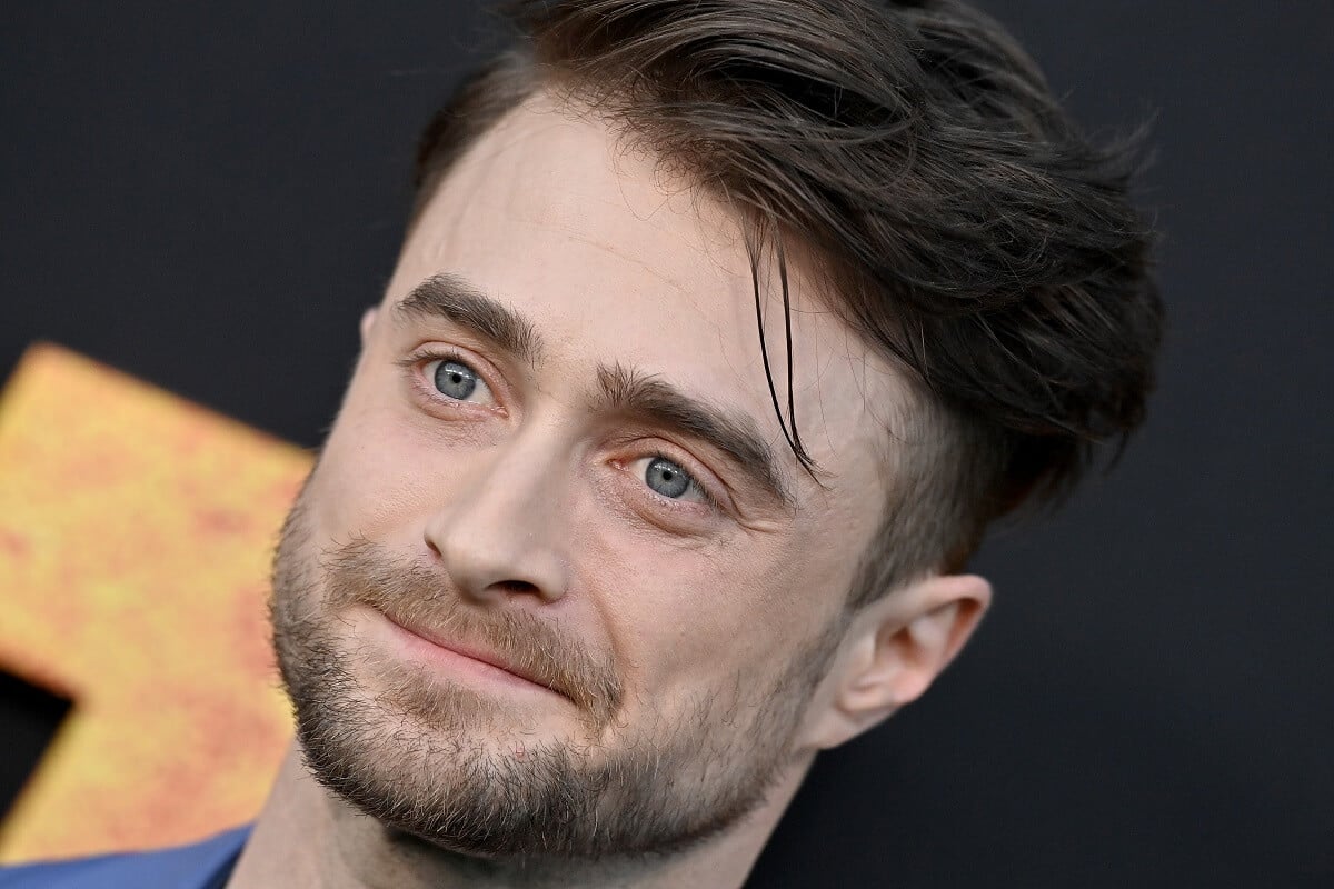 Daniel Radcliffe posing while at the premiere of 'The Lost City'.