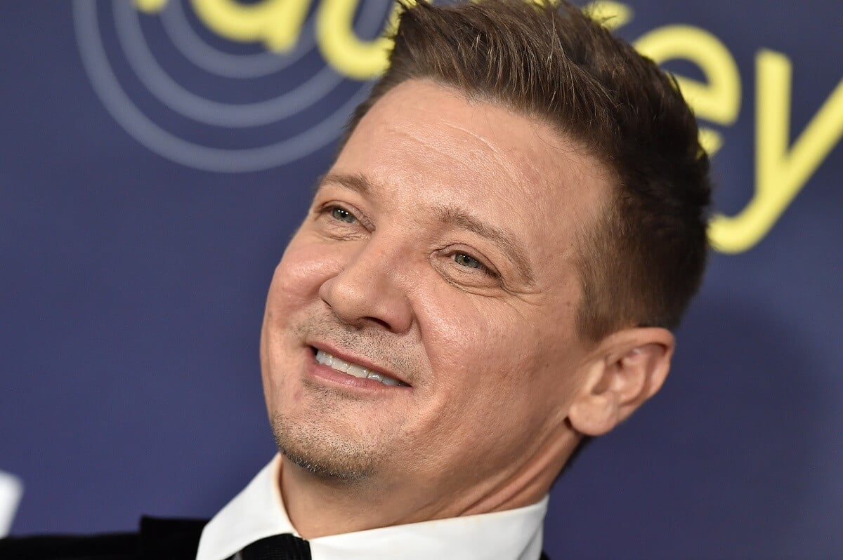 Jeremy Renner posing in a suit at the premiere of 'Hawkeye'.