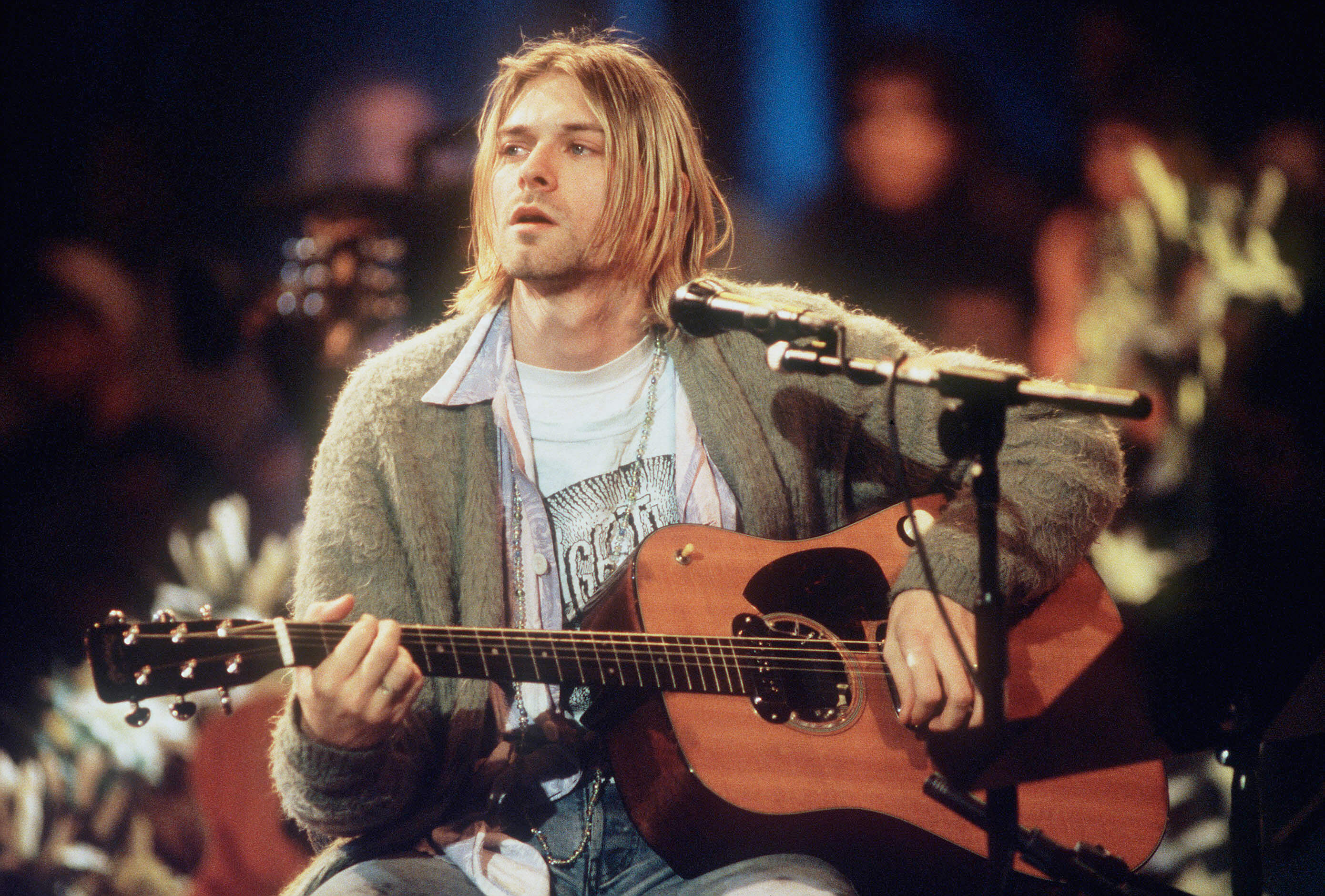 Kurt Cobain in a sweater during Nirvana's "Smells Like Teen Spirit"era