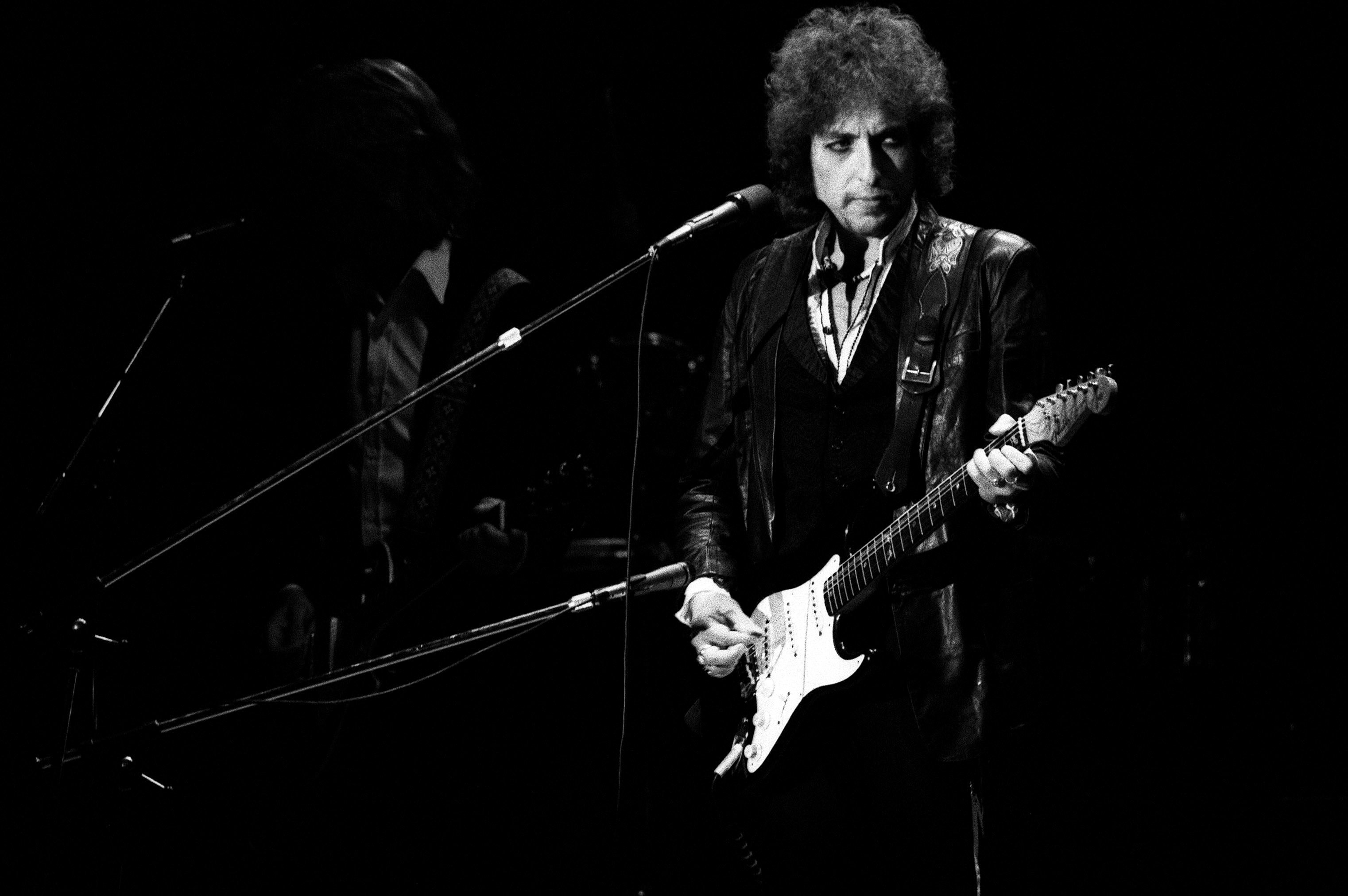 Bob Dylan performing at the Pavilion de Paris in France in 1978