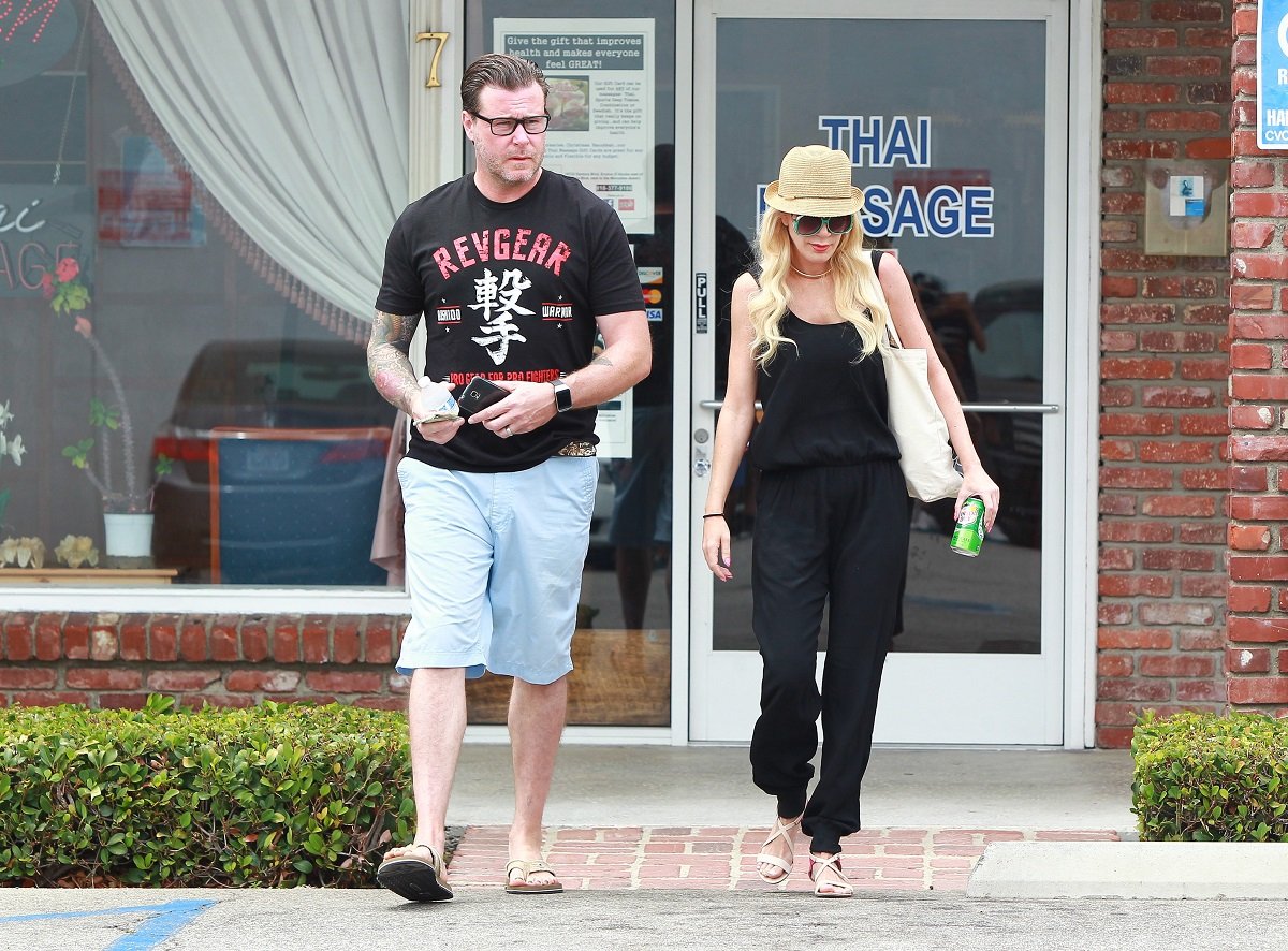 Dean McDermott and TorI Spelling are seen walking out of a store in Los Angeles in 2014