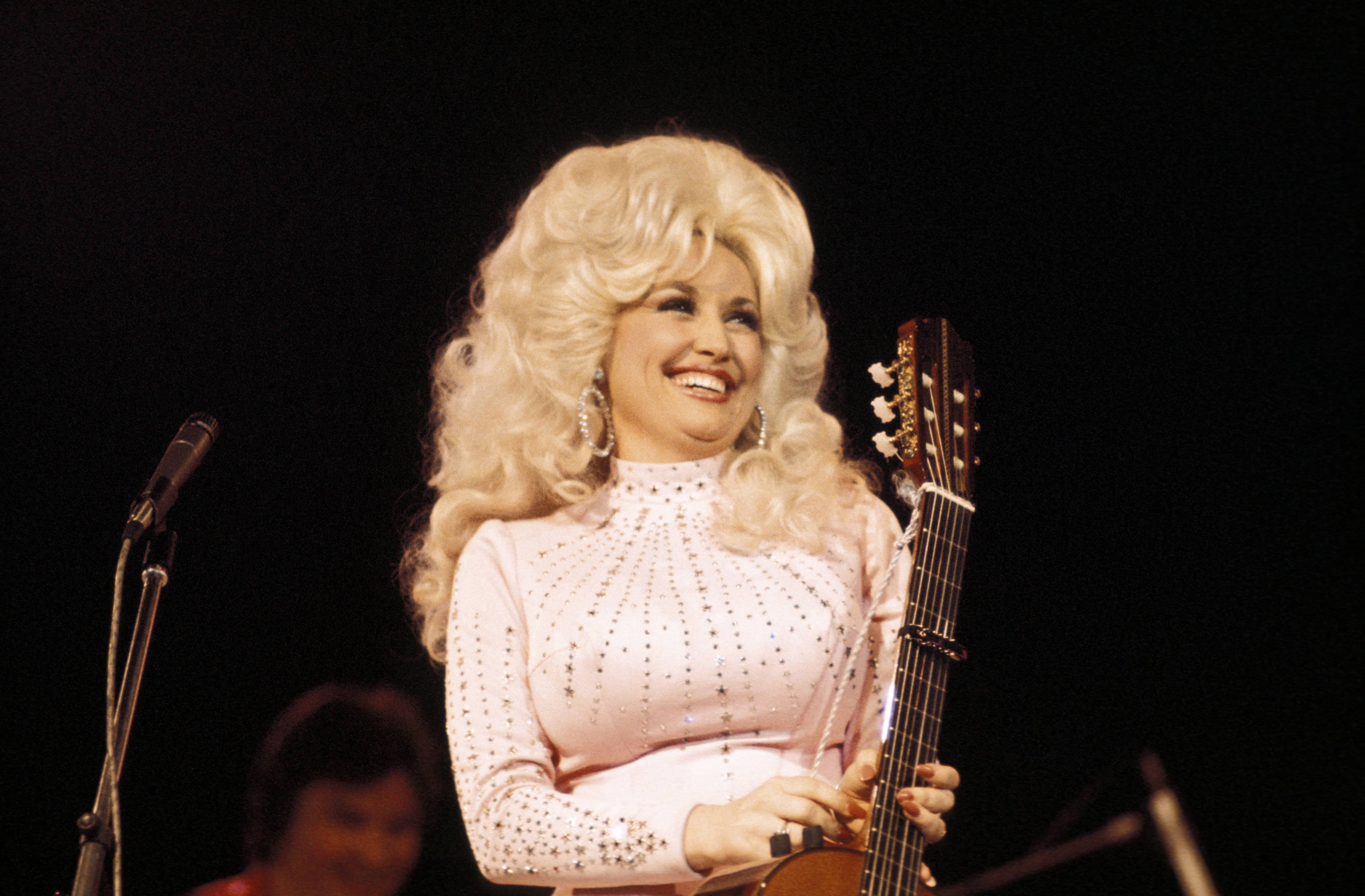 Carl Dean Introduced Dolly Parton to His Mother on Their 1st Date: 'She ...