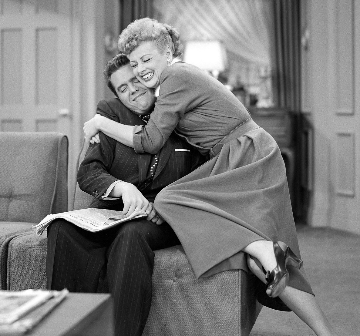 Lucy and Ricky Ricardo embrace in their living room in 'I Love Lucy'