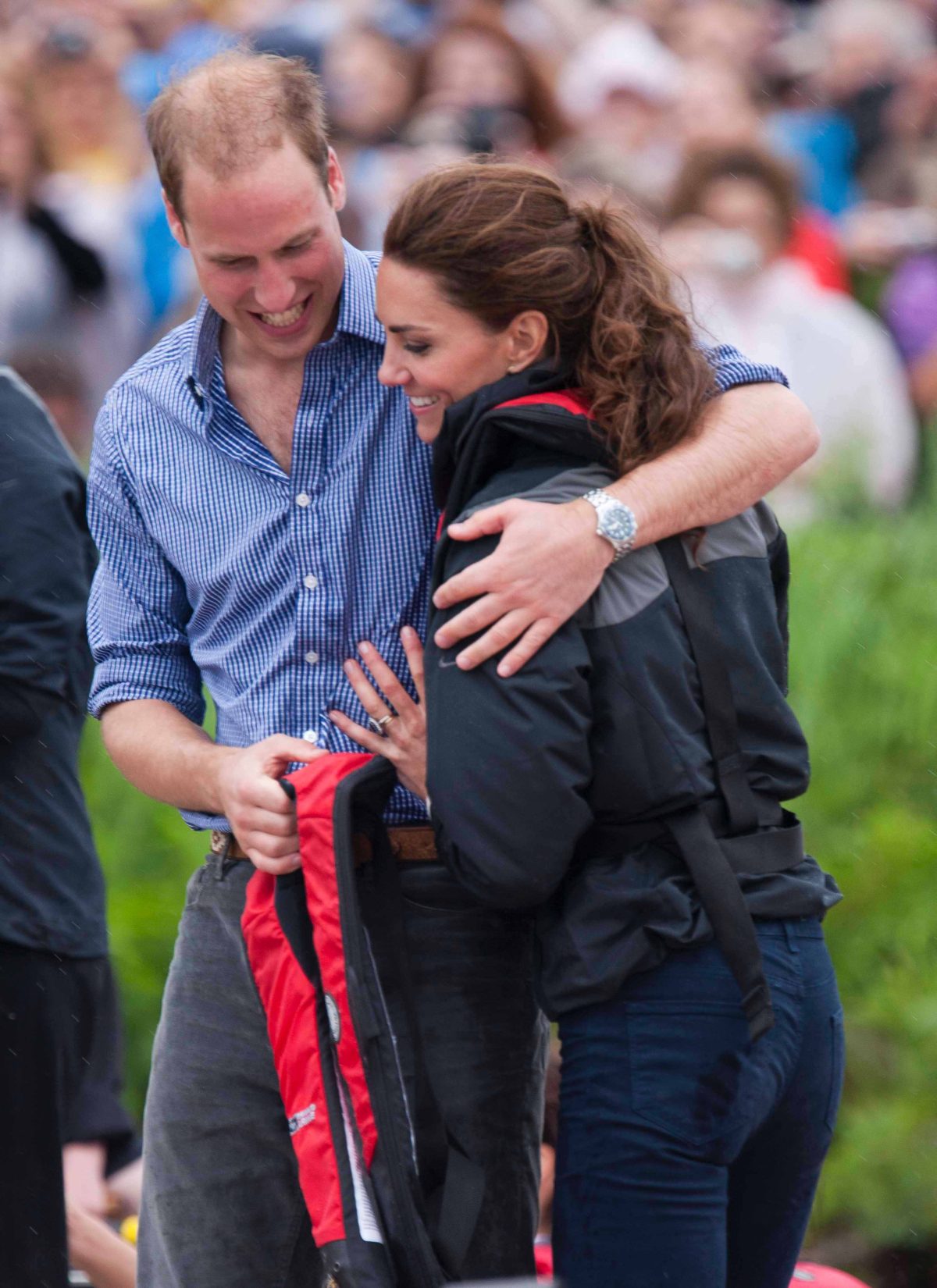 Prince Wiliam and Kate Middleton hug after taking part in a dragon boat race at Dalvay-by-the-sea on day 5 of the Royal Couple's North American Tour