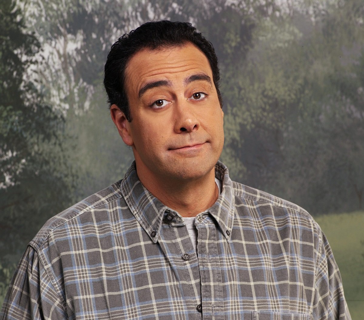 Brad Garrett as Robert Barone in a promotional photo for 'Everybody Loves Raymon'