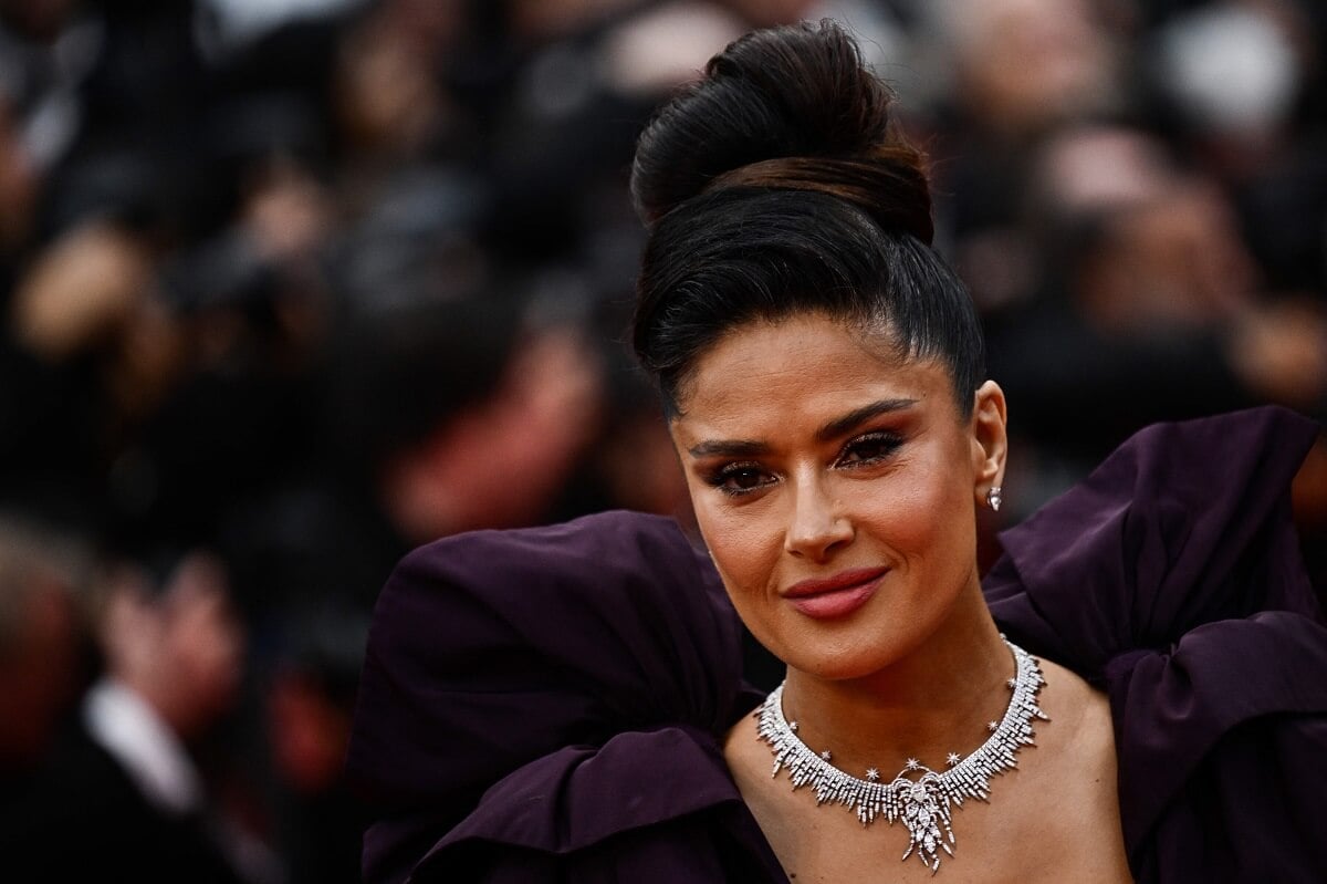 Salma Hayek posing in a dress at a photograph taken at the premiere of the film 'Killers of the Flower Moon'.