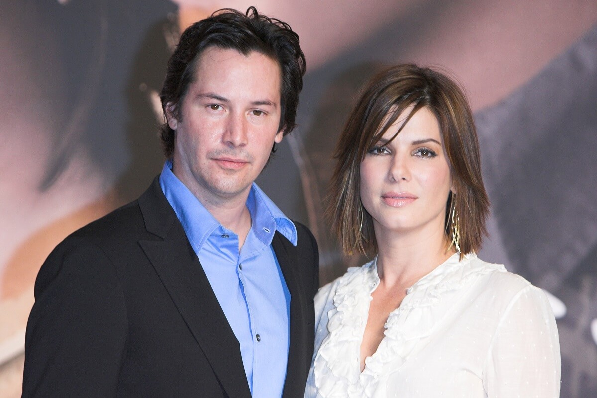 Sandra Bullock and Keanu Reeves posing in a photo at a Tokyo press conference for 'Lake House'.