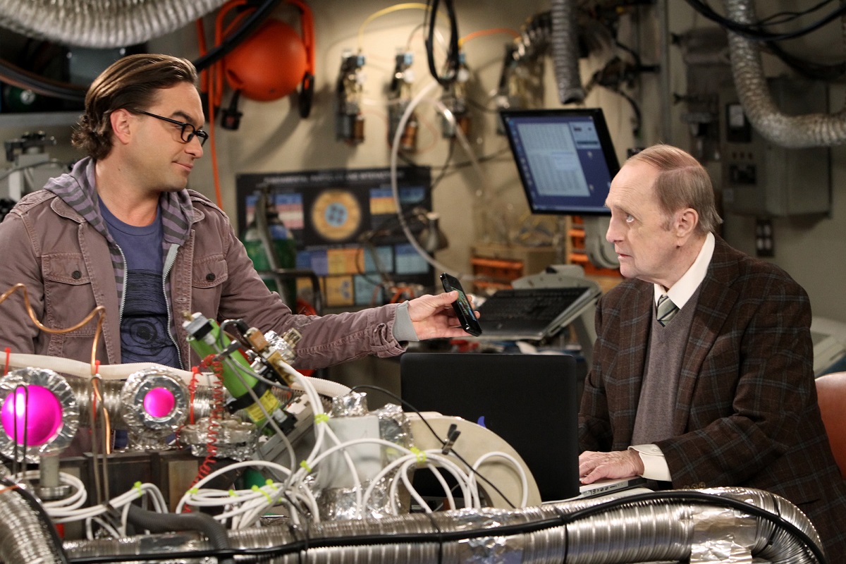 Johnny Galecki as Leonard Hofstadter and Bob Newhart as Professor Proton on 'The Big Bang Theory'