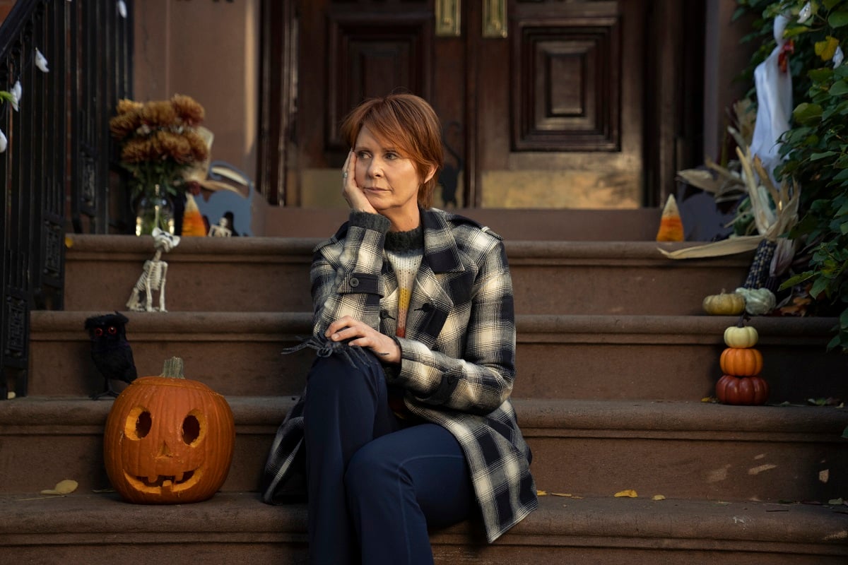Miranda Hobbes sits outside her house in Brooklyn during season 2 of 'And Just Like That...'