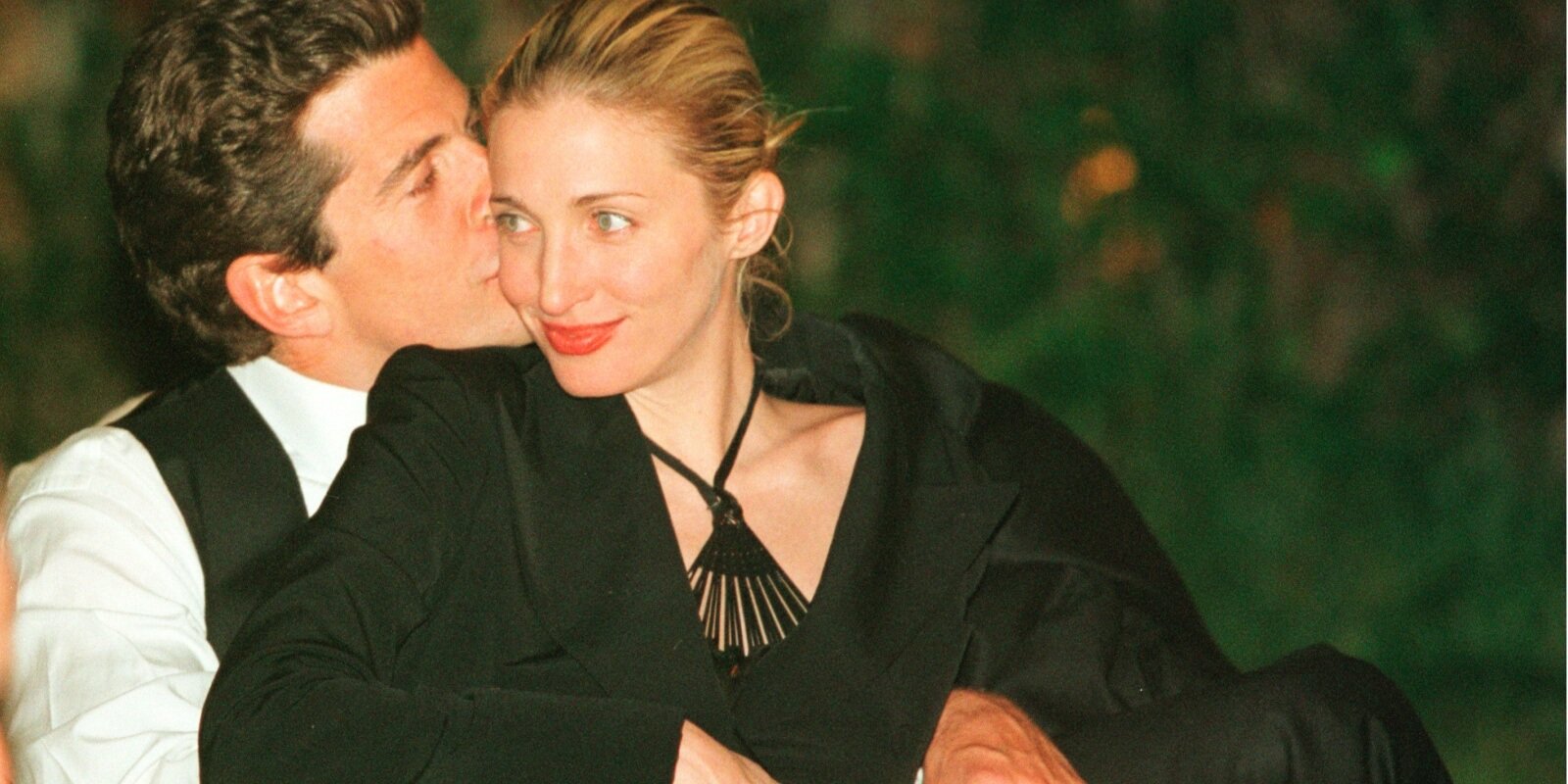 John F. Kennedy Jr. and his wife Carolyn Bessette Kennedy at the White House Correspondent's Dinner in 1999.