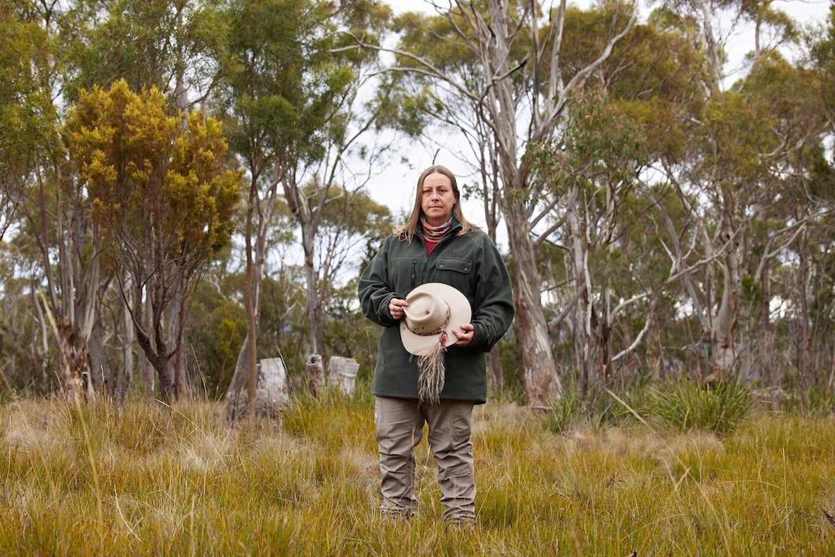 Beck, holing a hat in front of her, on 'Alone Australia