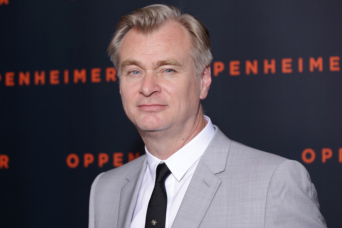 Christopher Nolan posing in a suit at the premiere of 'Oppenheimer'.