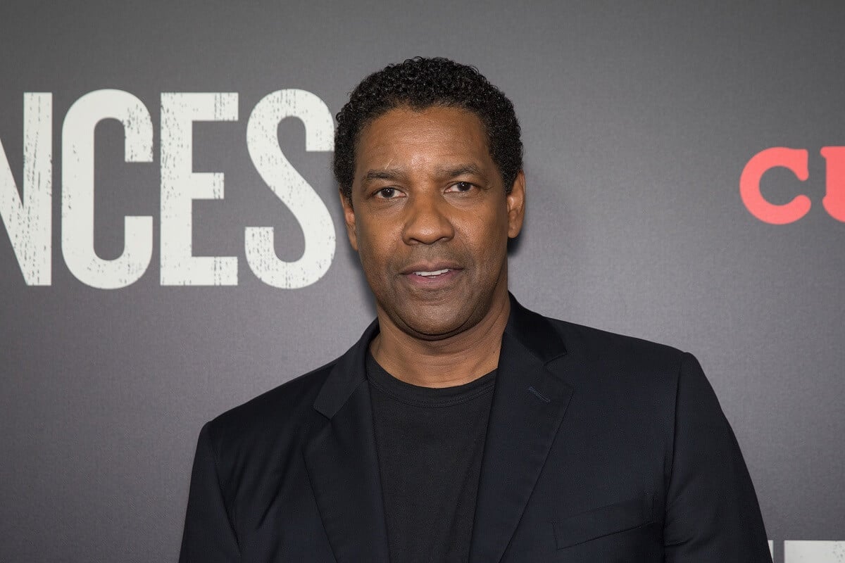 Denzel Washington posing in a black outfit at the premiere of "Fences"