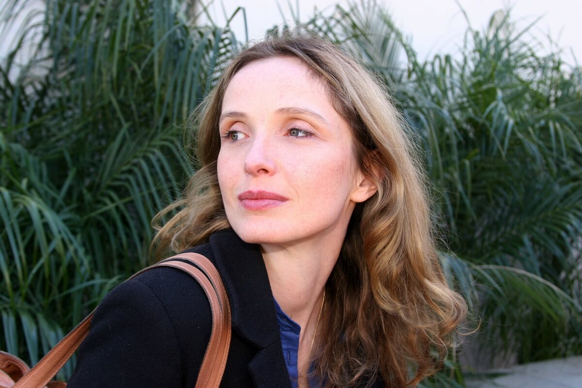 Julie Delpy posing in a photo at the SBIFF Screenwriters and Producers Luncheon.